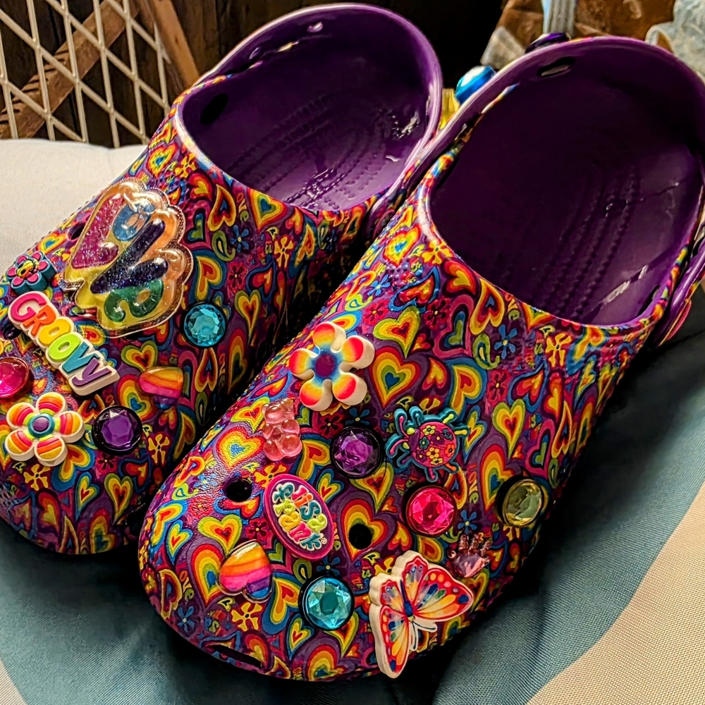 Lisa Frank Limited Edition Crocs – Size 8 – Rare! - Picture 8 of 8